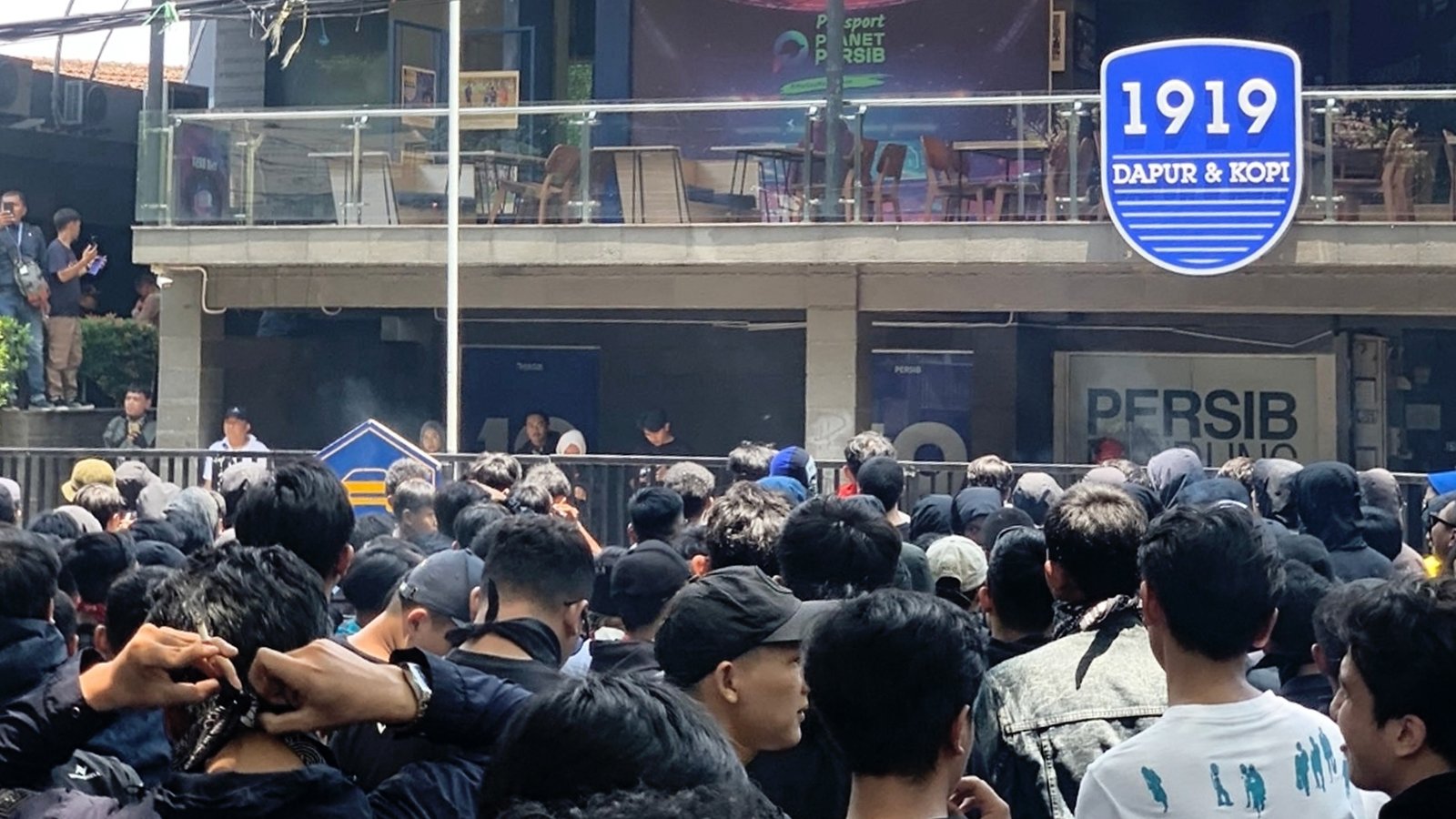 Titik Balik: Tentang Suporter, Manajemen, dan Tanggung Jawab Bersama
