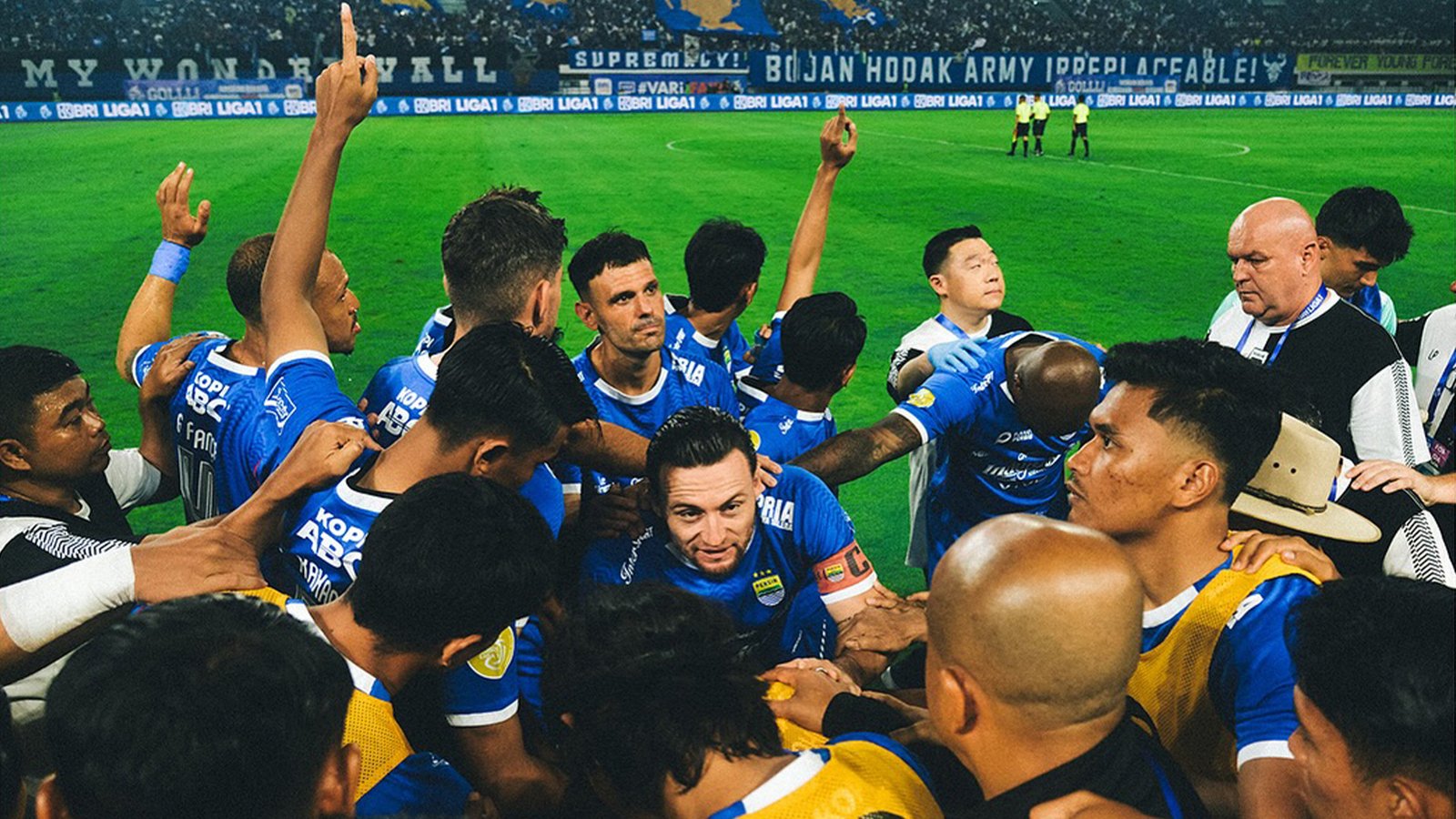 Ritual Juara di Tanah Orang: Tentang Jinx, Kesempatan, dan Takdir Bernama Persib