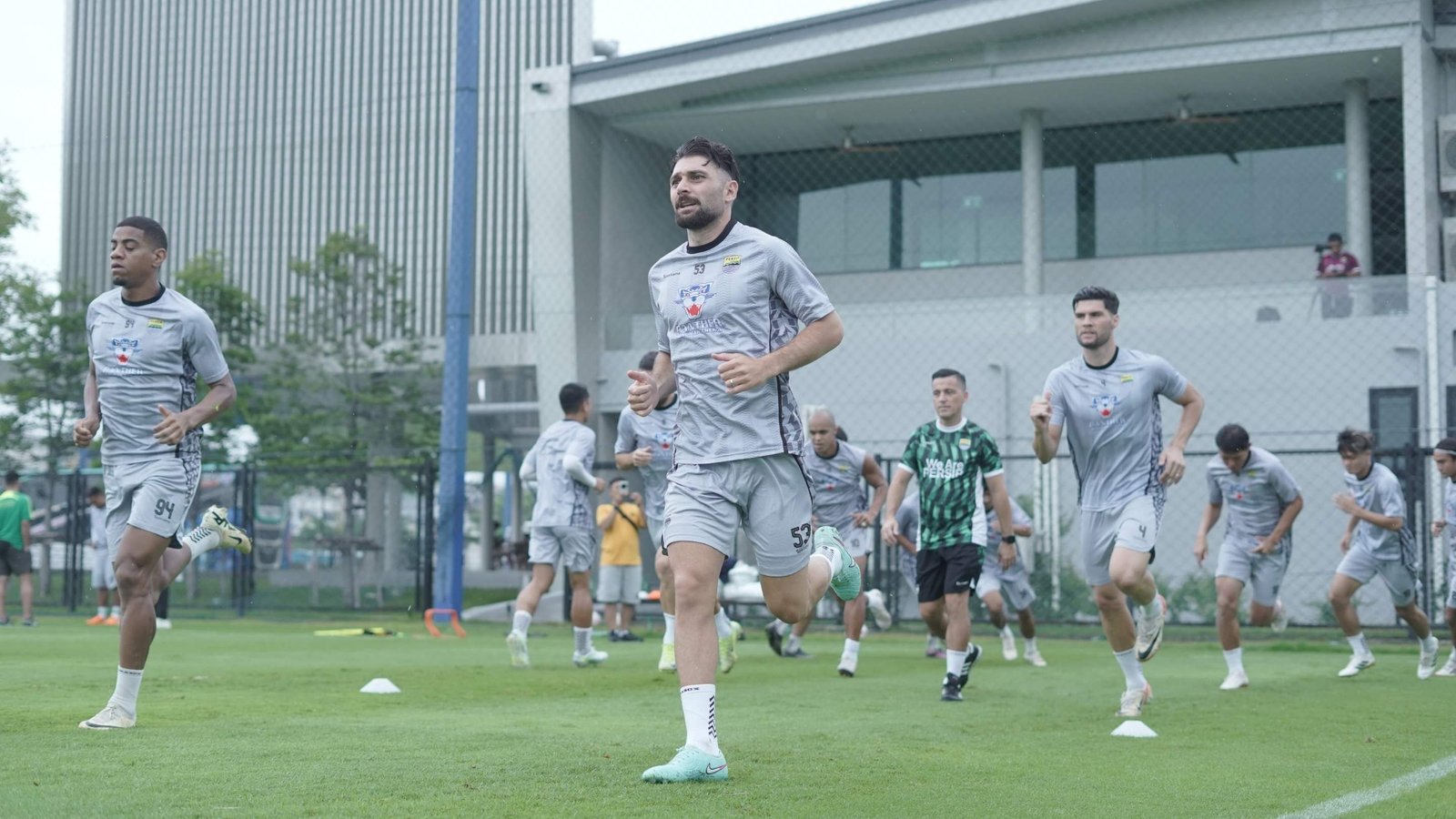 Bojan Hodak Pastikan Kondisi Frans Putros Baik, Butuh Waktu Adaptasi