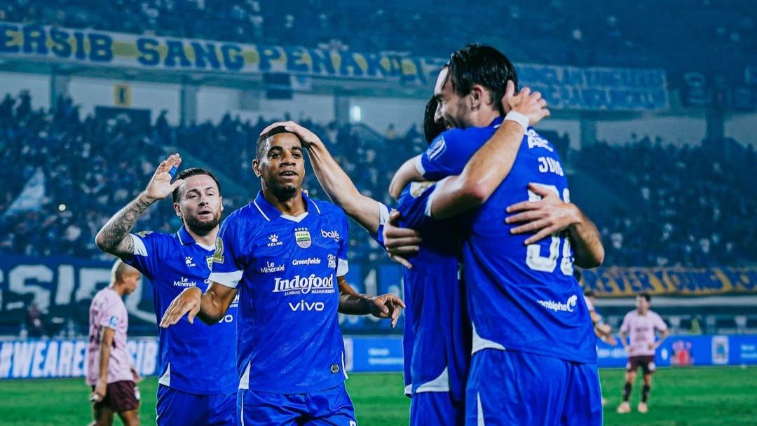 Bungkam Persik 3-0, Persib Berlebaran Di Puncak Klasemen