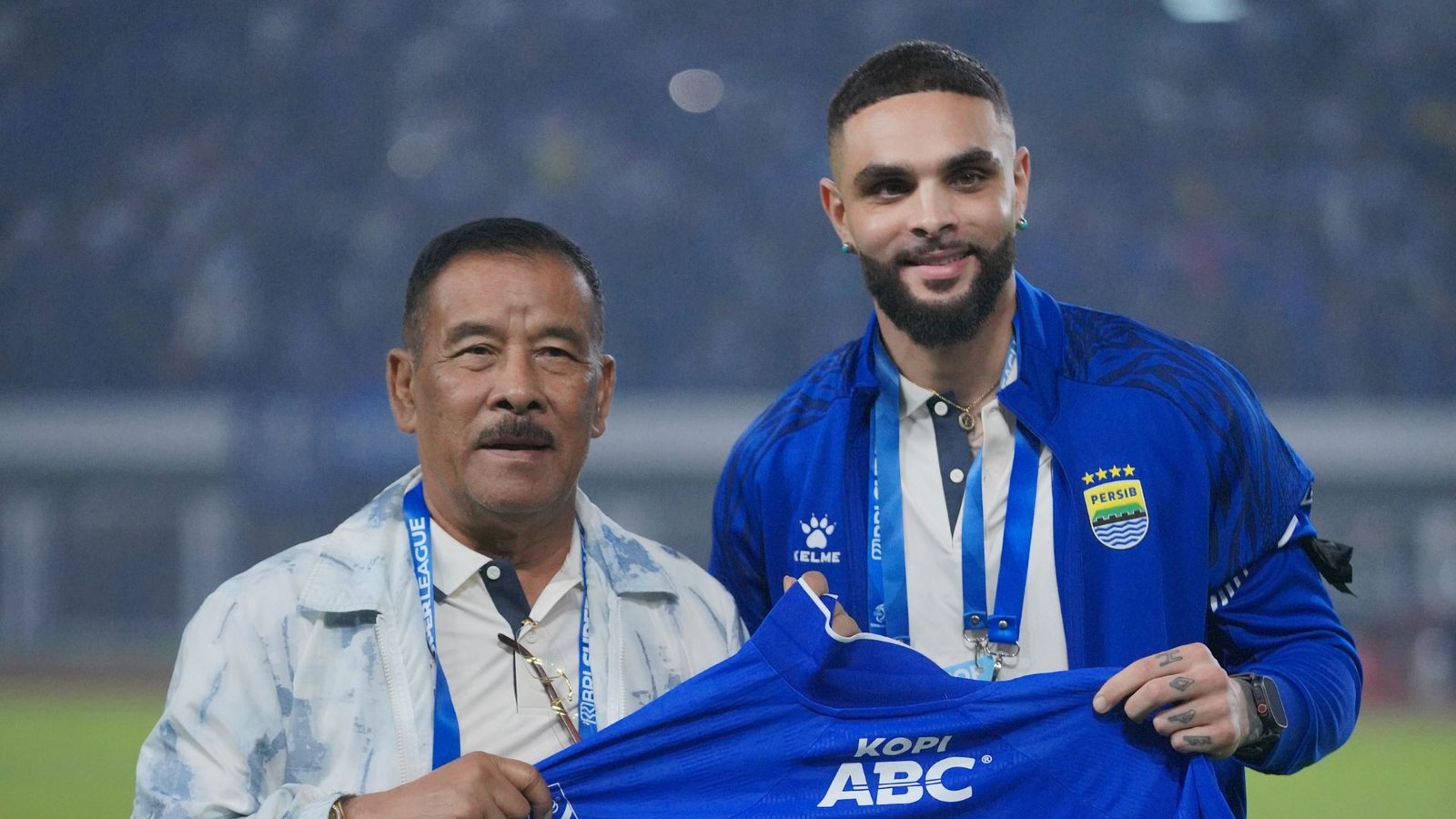 Eks Pemain PSG Layvin Kurzawa Resmi Dikontrak Persib untuk Putaran Kedua Super League 2025/2026